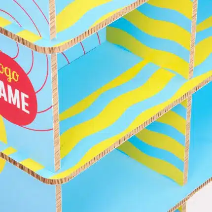 Présentoir à étagères avec sommet courbé