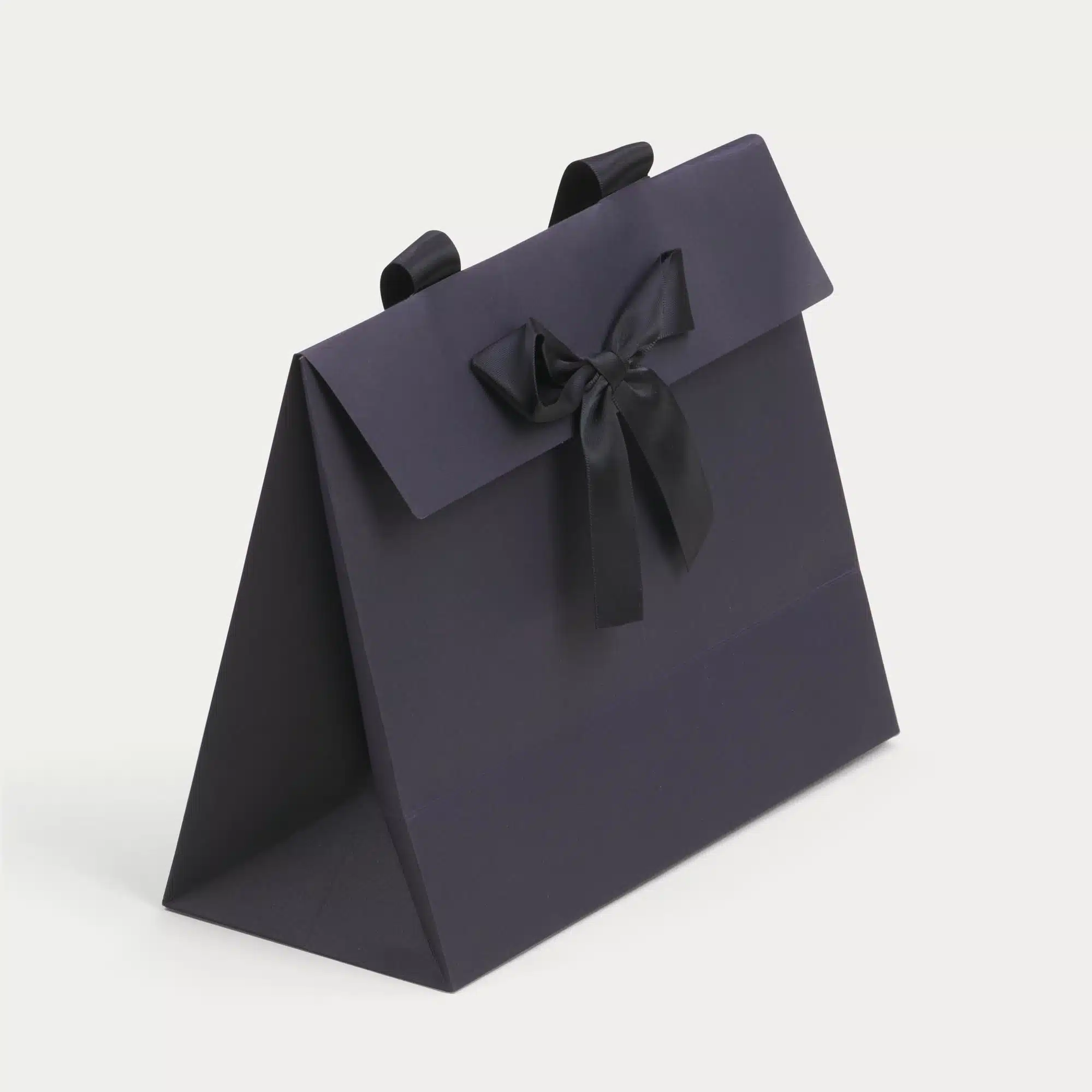 Sacs cadeaux en papier avec ruban Sacs cadeaux en papier avec ruban