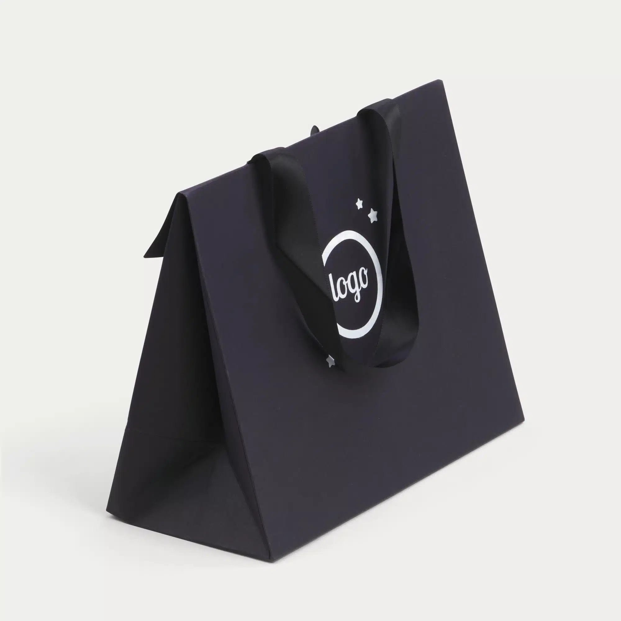 Sacs cadeaux en papier avec ruban Sacs cadeaux en papier avec ruban