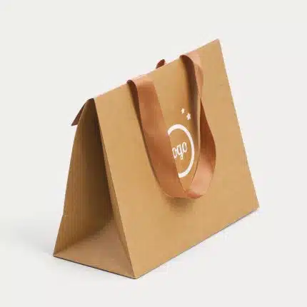 Sacs cadeaux en papier avec ruban Sacs cadeaux en papier avec ruban