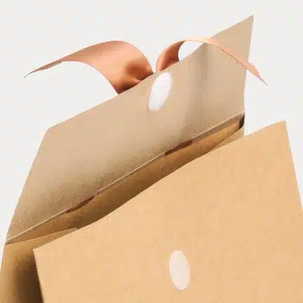 Sacs cadeaux en papier avec ruban Sacs cadeaux en papier avec ruban