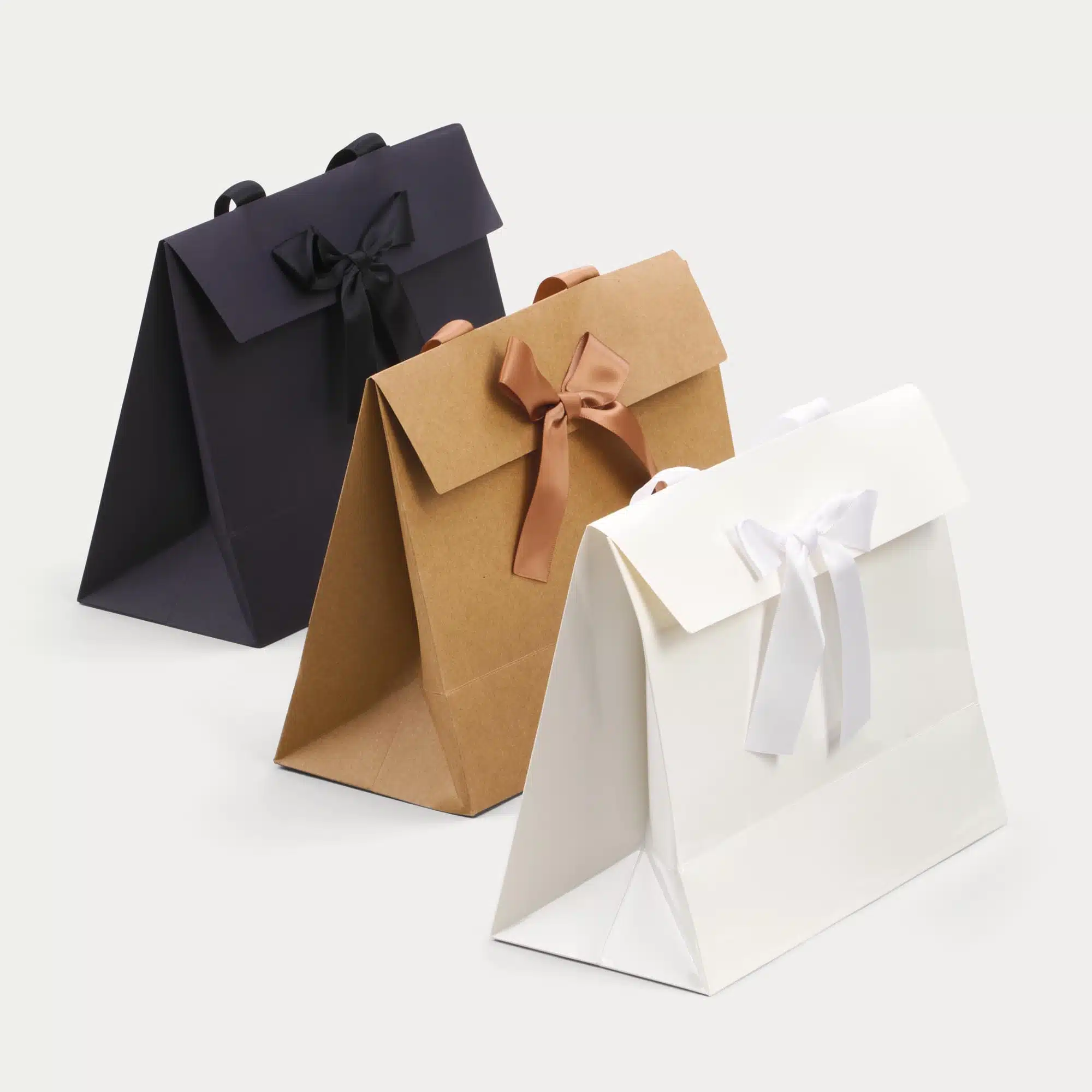 Sacs cadeaux en papier avec ruban Sacs cadeaux en papier avec ruban