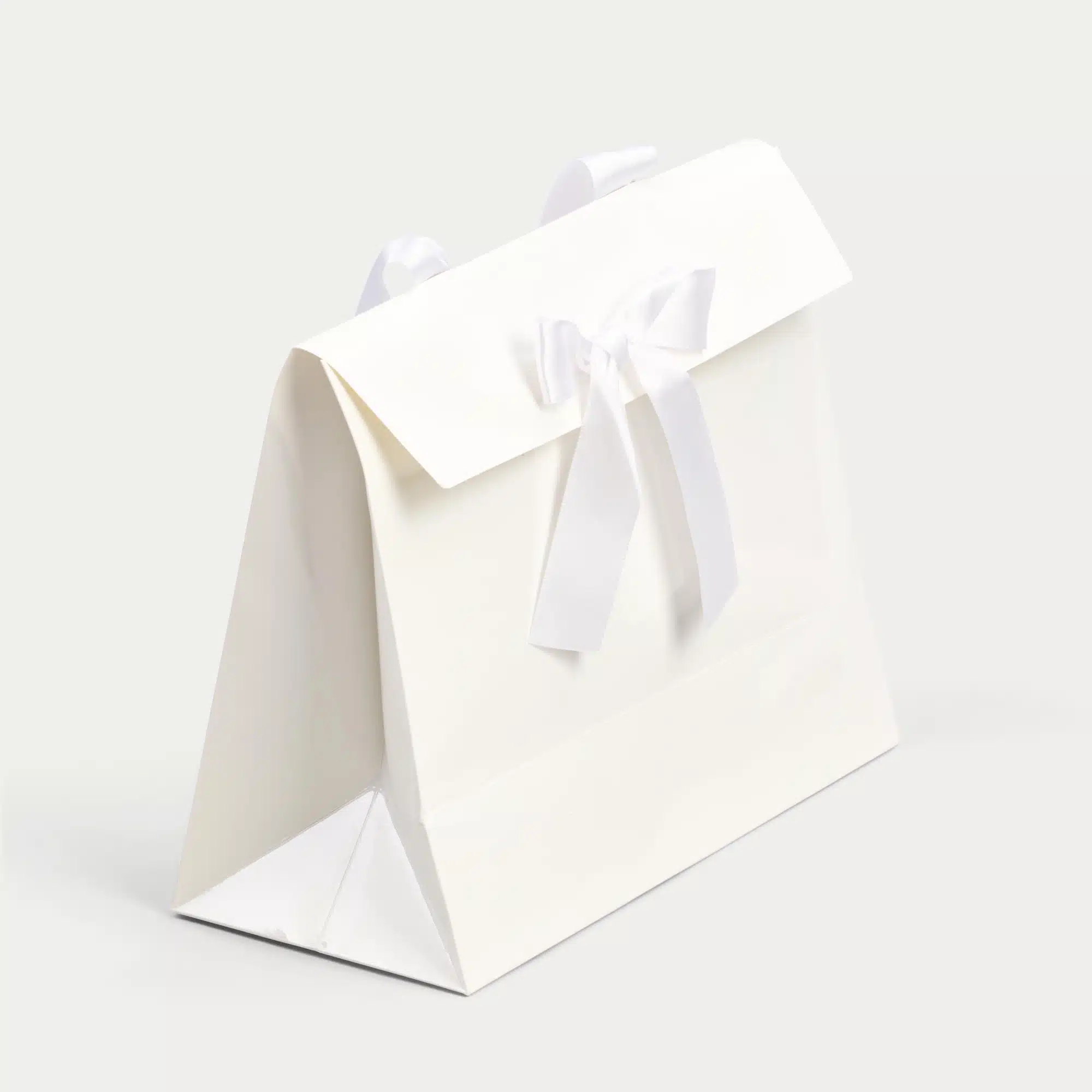 Sacs cadeaux en papier avec ruban Sacs cadeaux en papier avec ruban