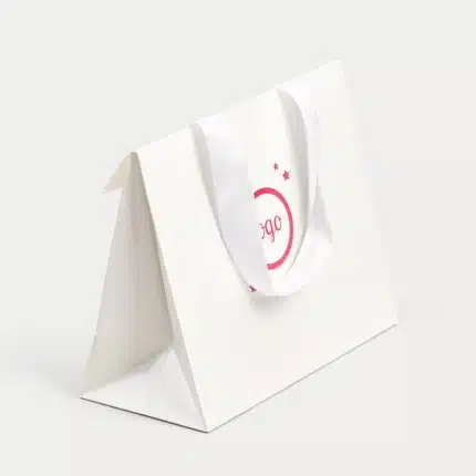 Sacs cadeaux en papier avec ruban Sacs cadeaux en papier avec ruban