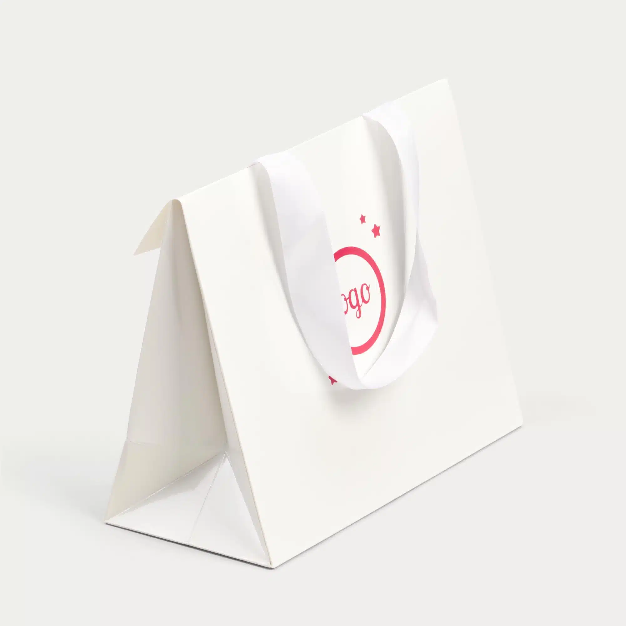 Sacs cadeaux en papier avec ruban Sacs cadeaux en papier avec ruban