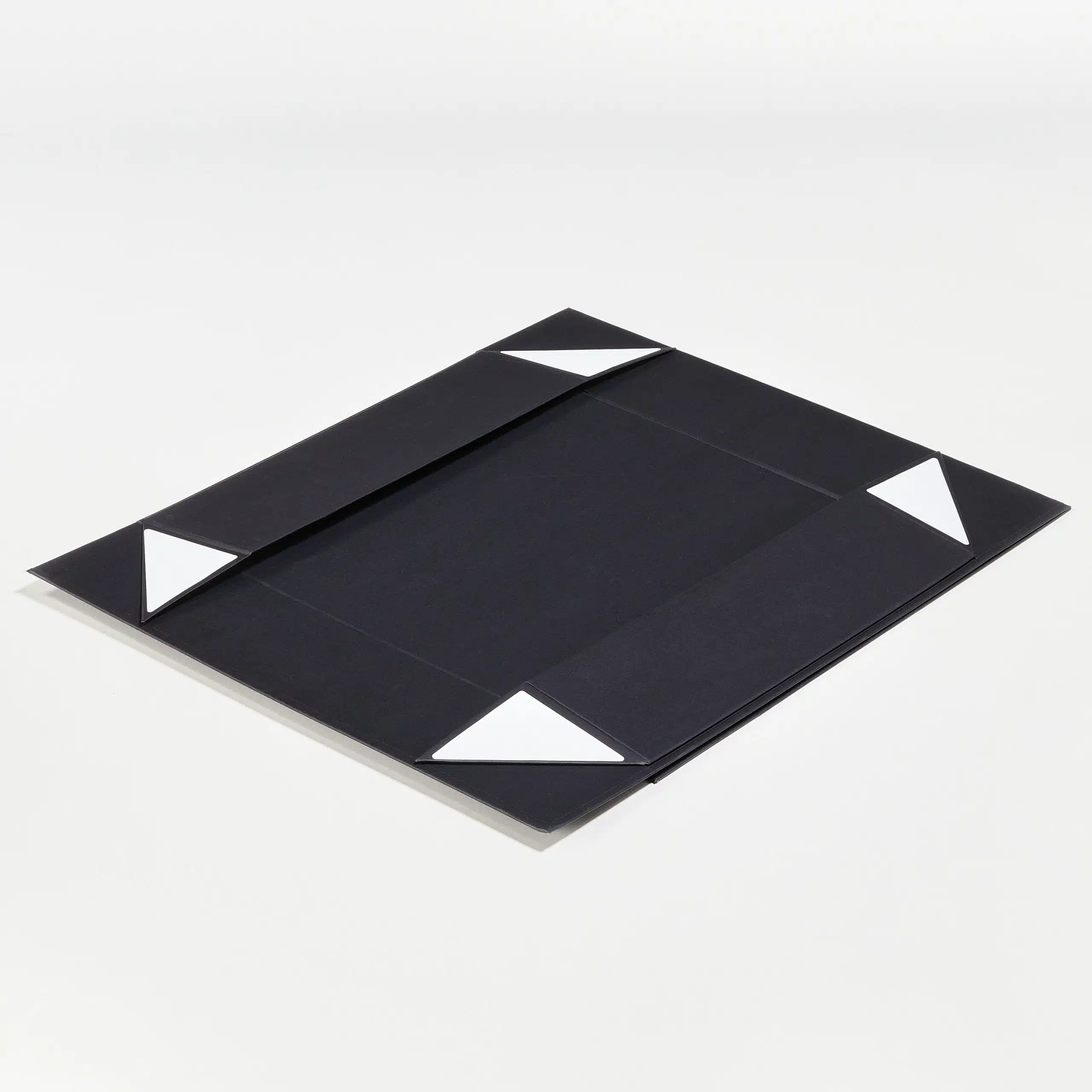 Boîtes à fermeture aimantée avec anses Boîtes à fermeture aimantée avec anses